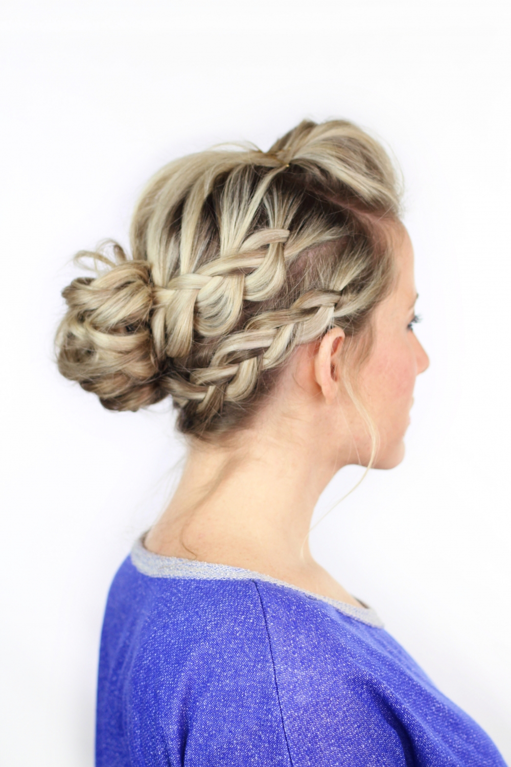 Stylish and chic messy bun hairstyles for all hair lengths